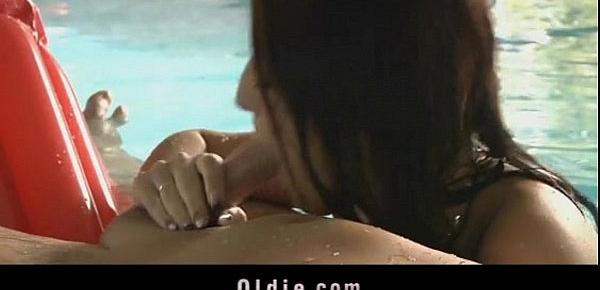  Oldje - Old man fucked in the pool